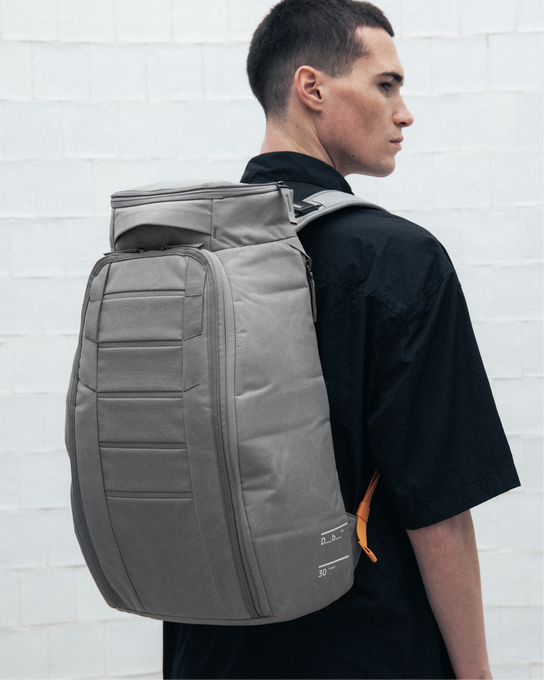 Trinkrucksack DB Hugger Backpack 30L Sand Grey